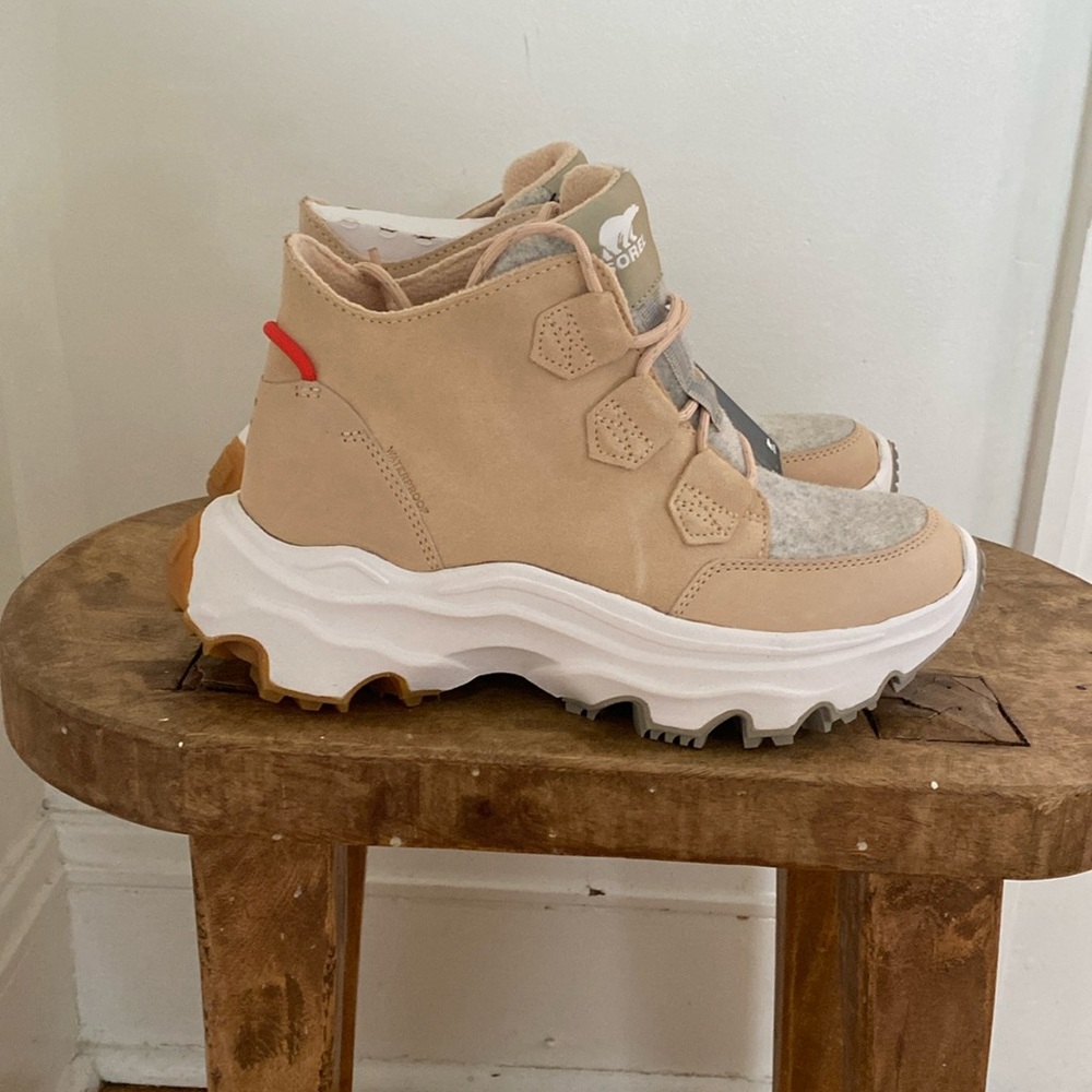 NIB Sorel Caribou Boots